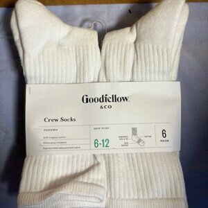 6 pairs of white men's Goodfellow & Co Crew Socks with reinforced heel and toe